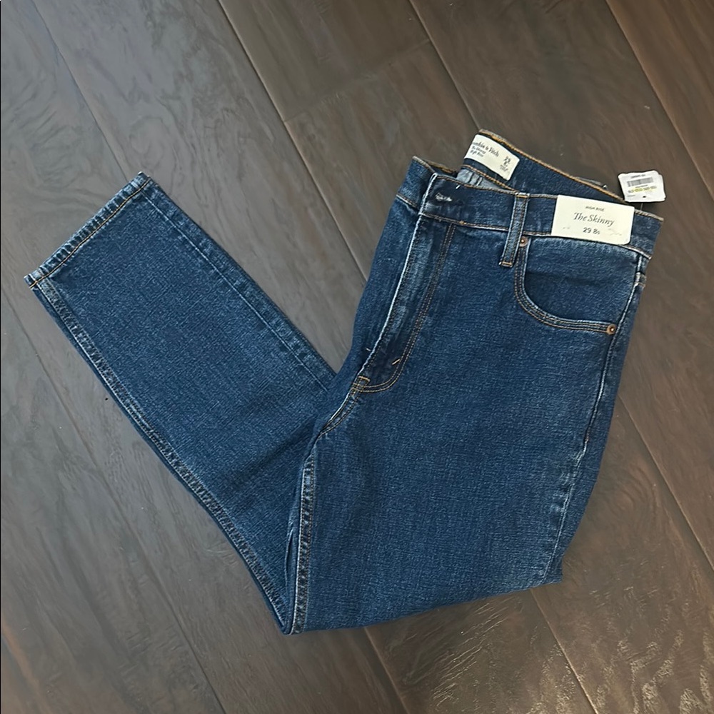 Abercrombie & Fitch woman’s high rise skinny jean